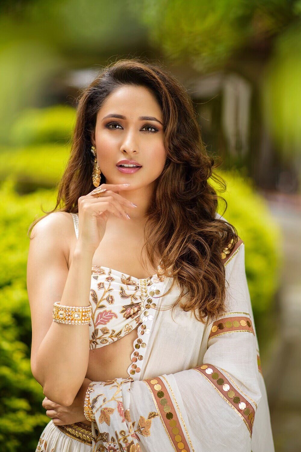 Pragya Jaiswal Oozing Hotness By Revealing Waistline In A Choli