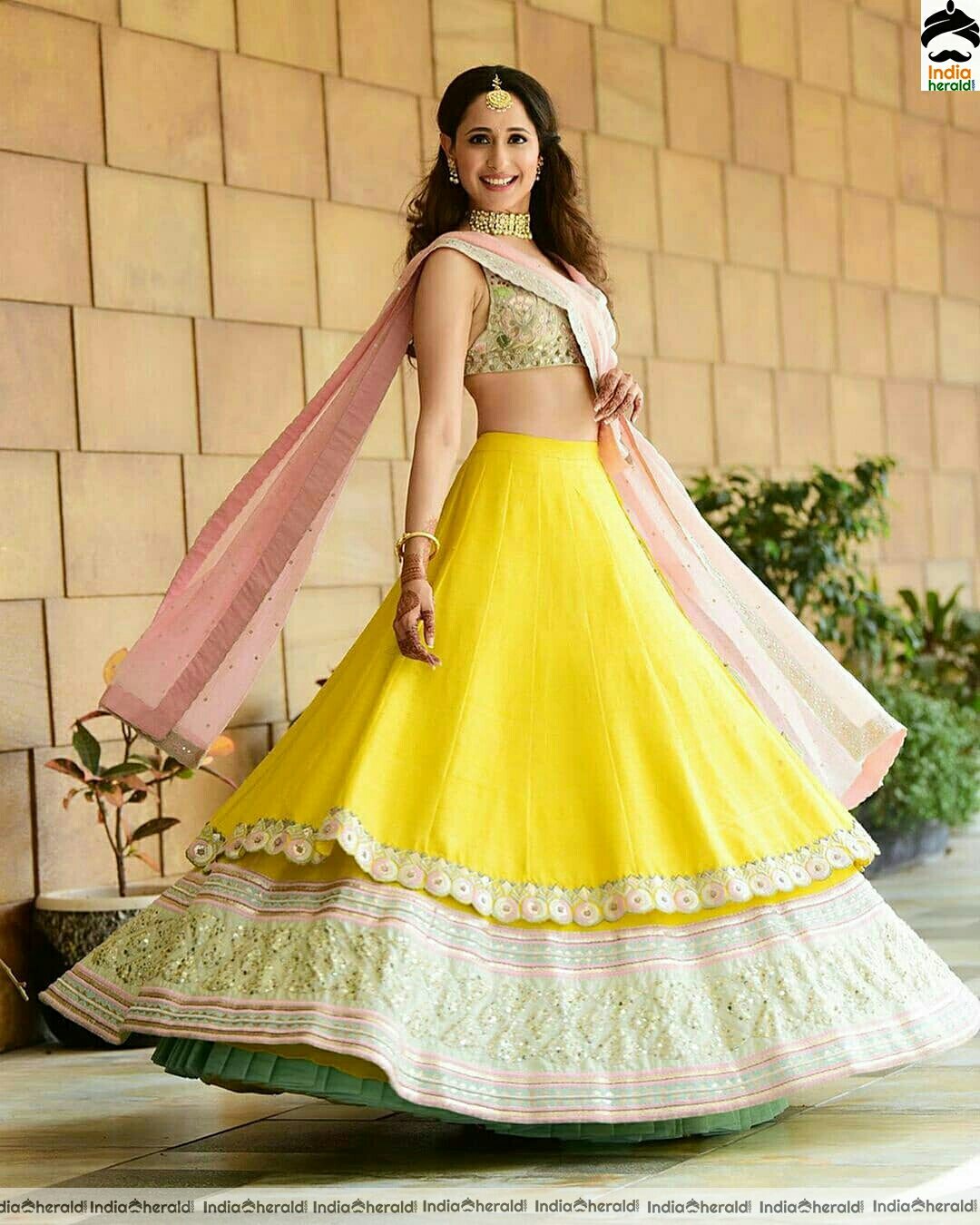 Pragya Jaiswal Shows Her Hot Waistline Stills