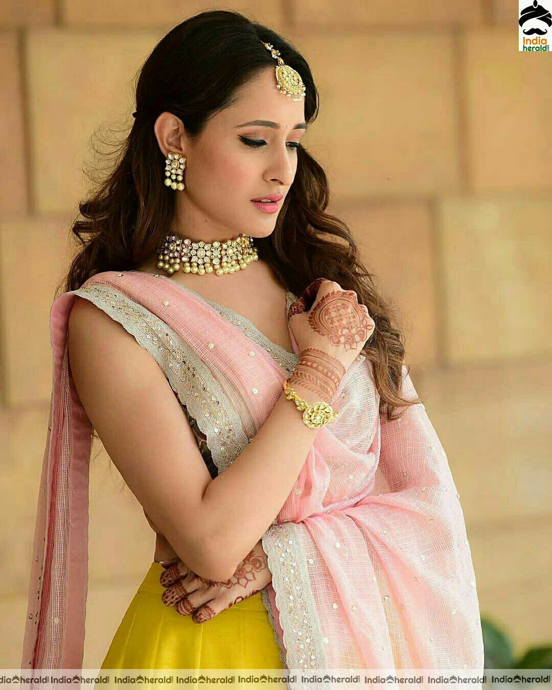 Pragya Jaiswal Shows Her Hot Waistline Stills