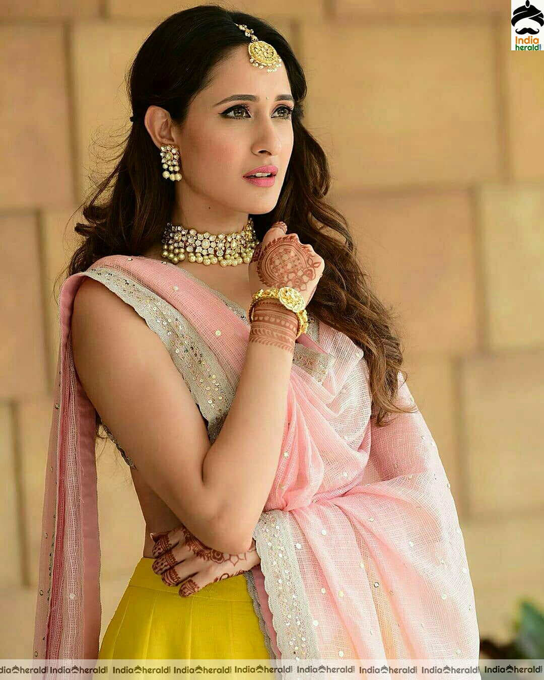 Pragya Jaiswal Shows Her Hot Waistline Stills