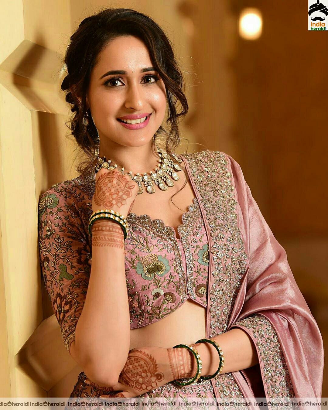 Pragya Jaiswal Shows Her Sexy Waistline In Choli