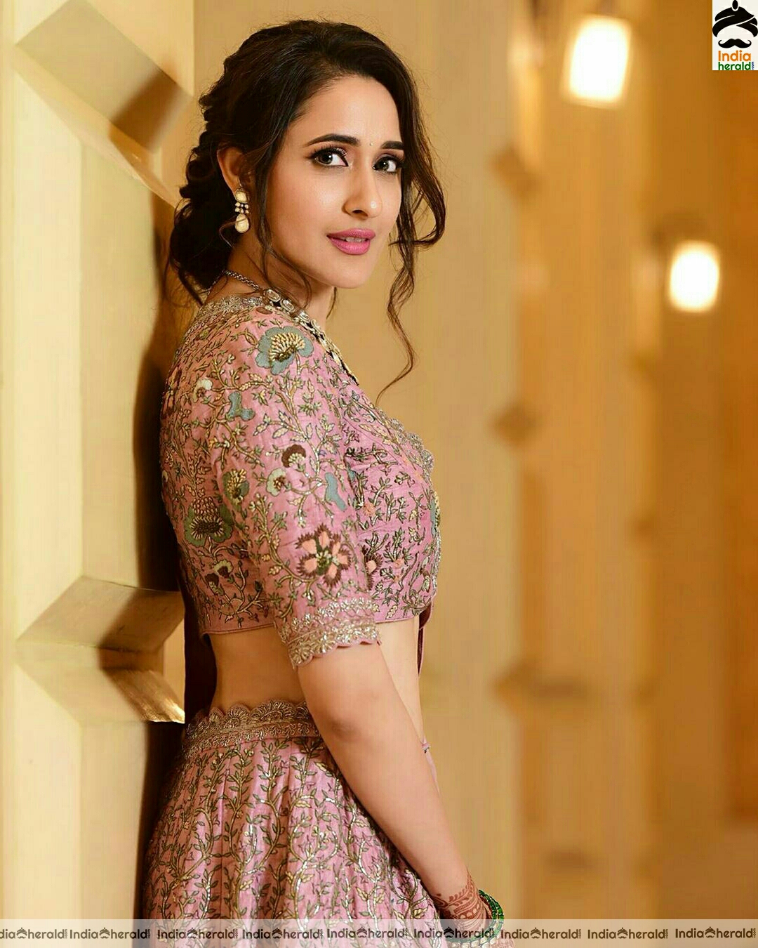 Pragya Jaiswal Shows Her Sexy Waistline In Choli
