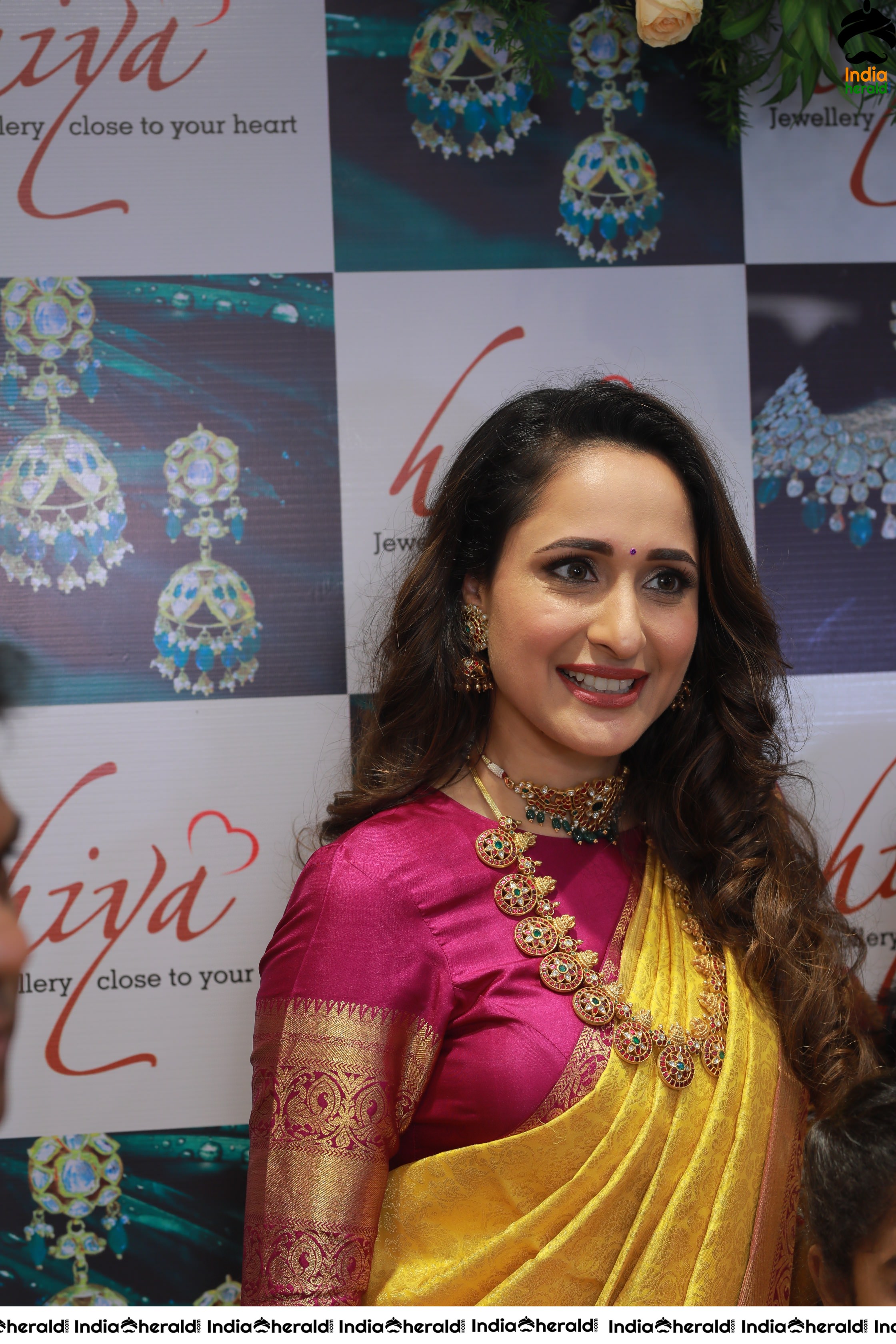 Pragya Jaiswal Solo HD Shots at Jewellery Shop Opening Set 2