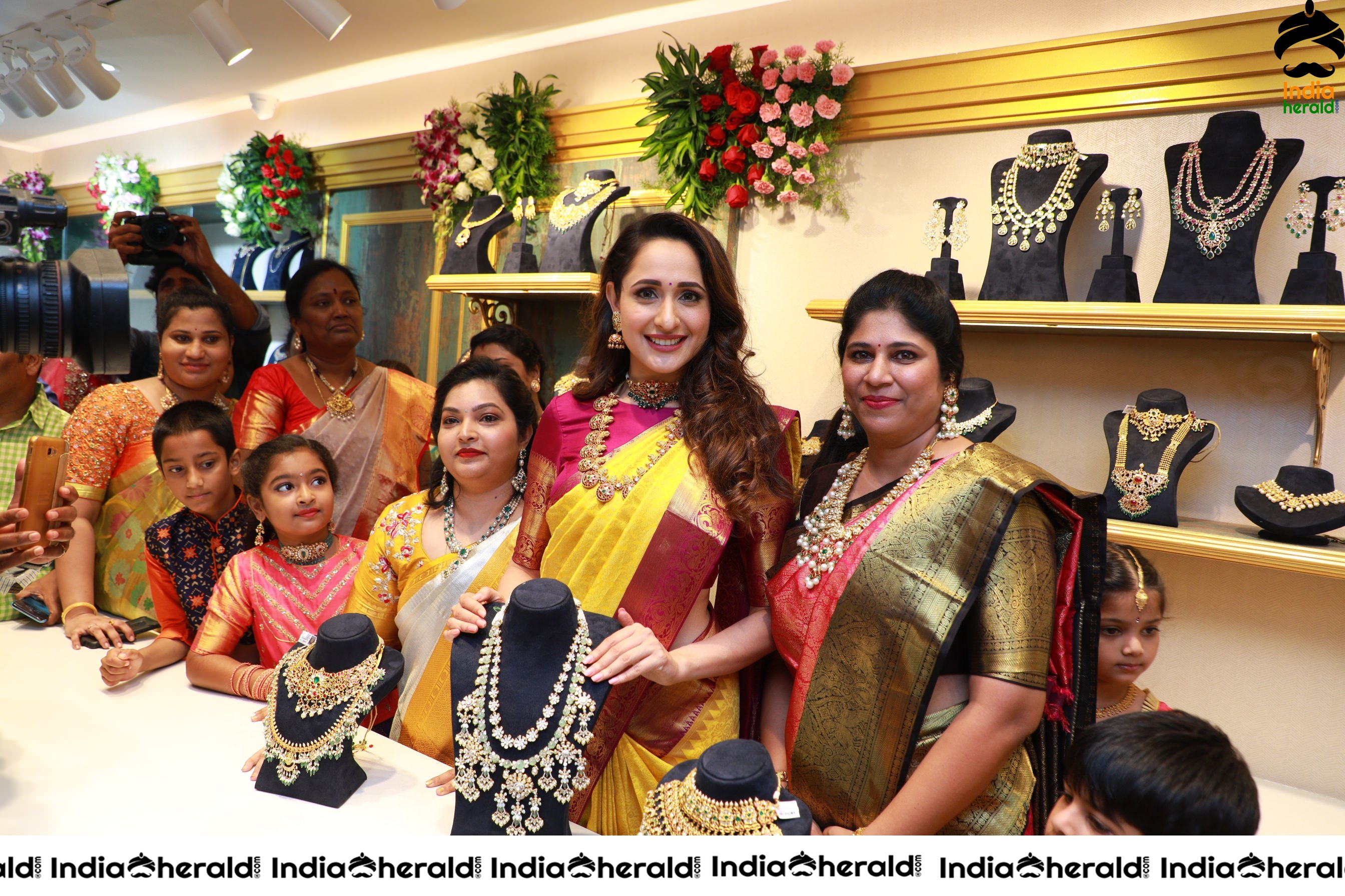 Pragya Jaiswal Takes a Look at Latest Jewellery Collection Set 1