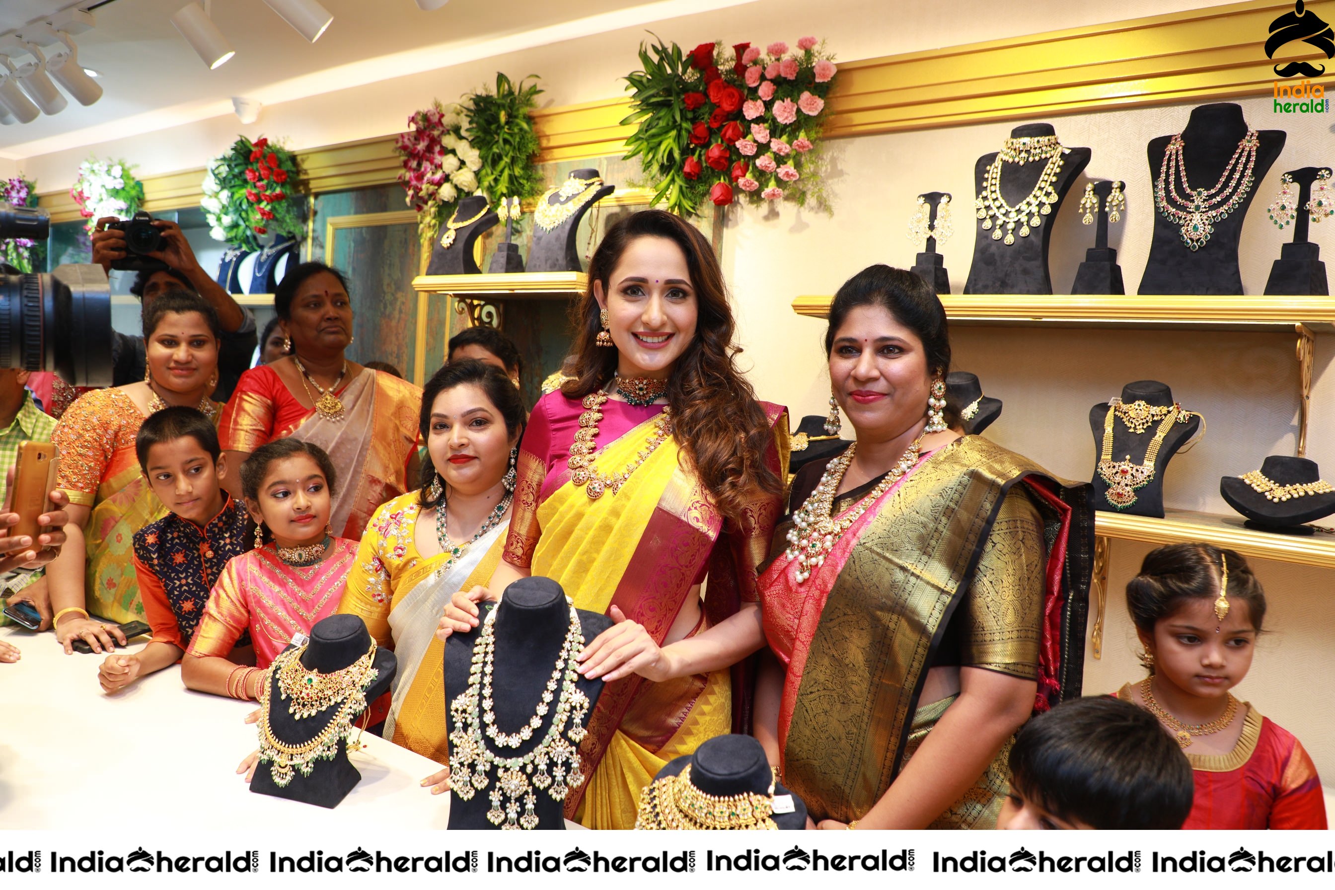 Pragya Jaiswal Takes a Look at Latest Jewellery Collection Set 1