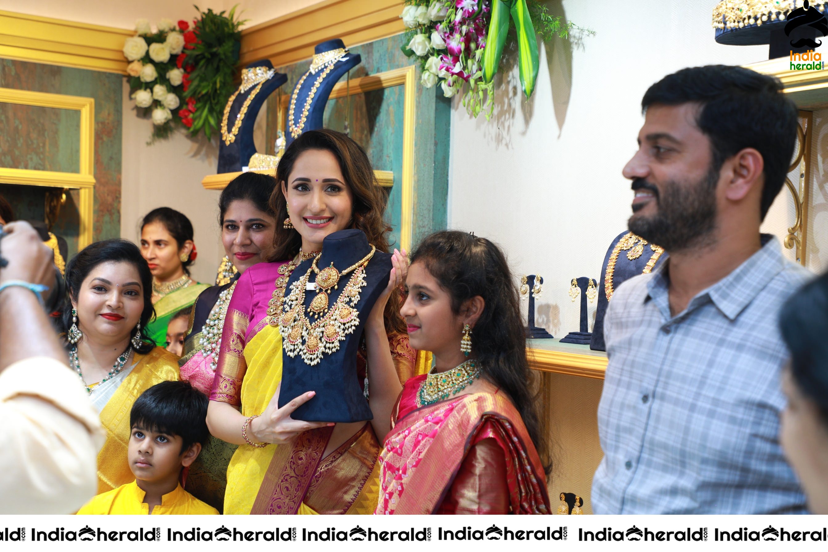 Pragya Jaiswal Takes a Look at Latest Jewellery Collection Set 1