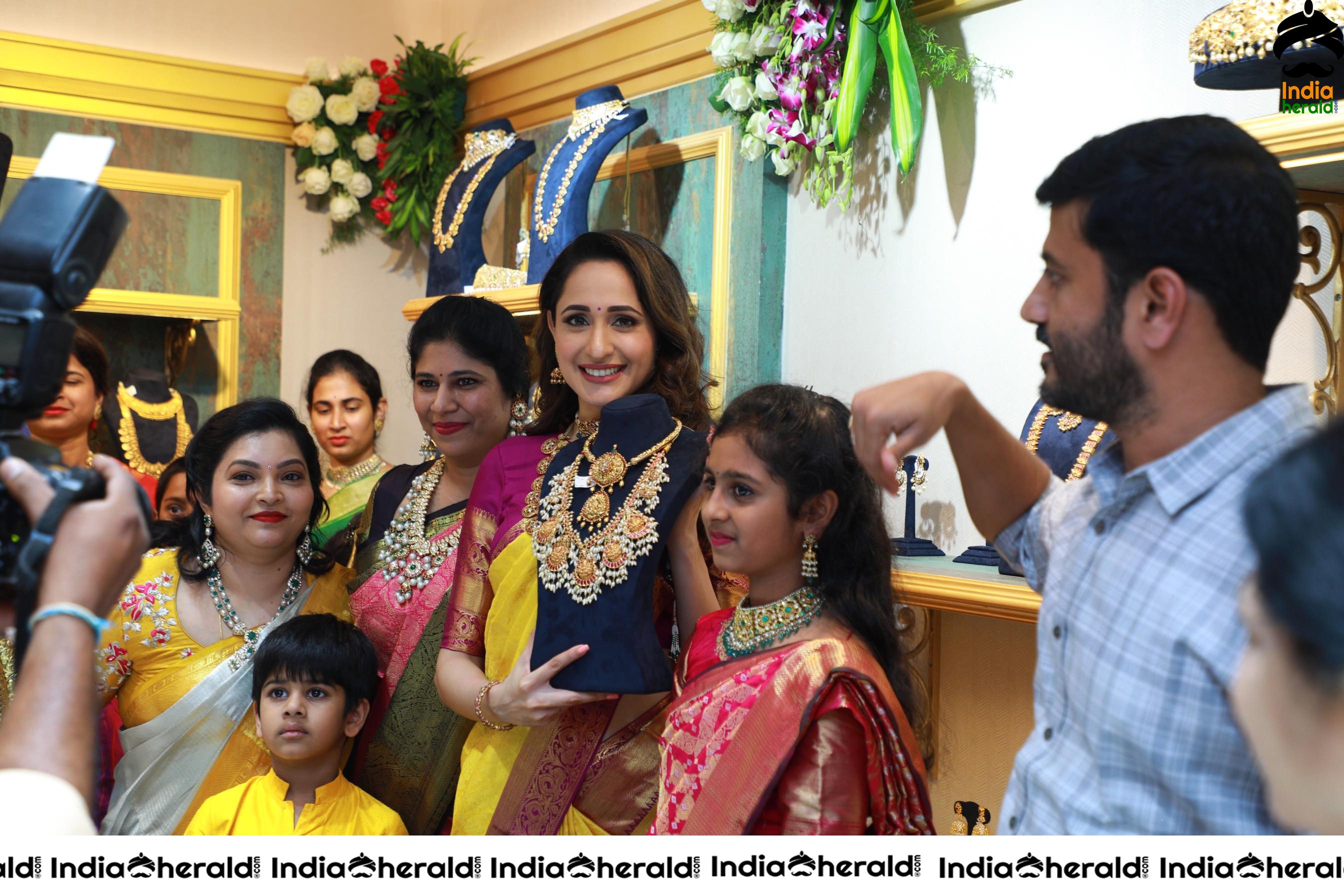 Pragya Jaiswal Takes a Look at Latest Jewellery Collection Set 1