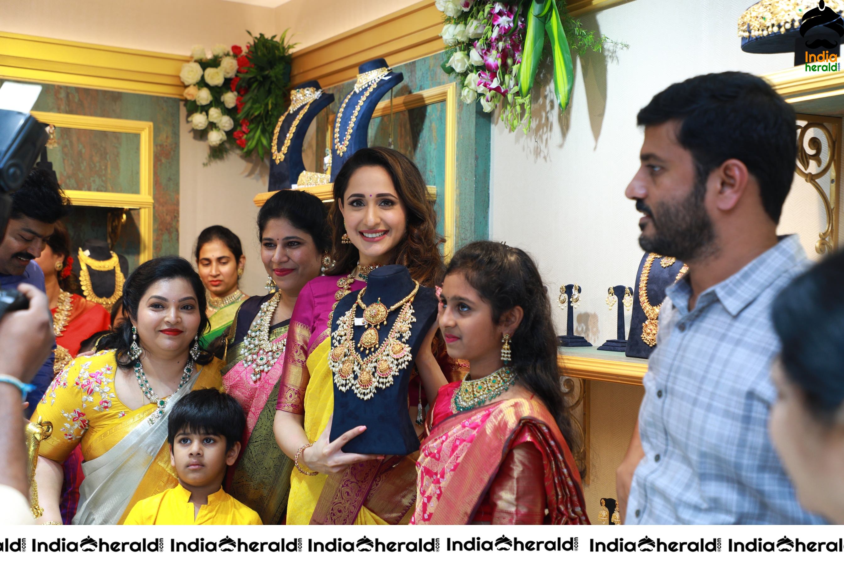 Pragya Jaiswal Takes a Look at Latest Jewellery Collection Set 1