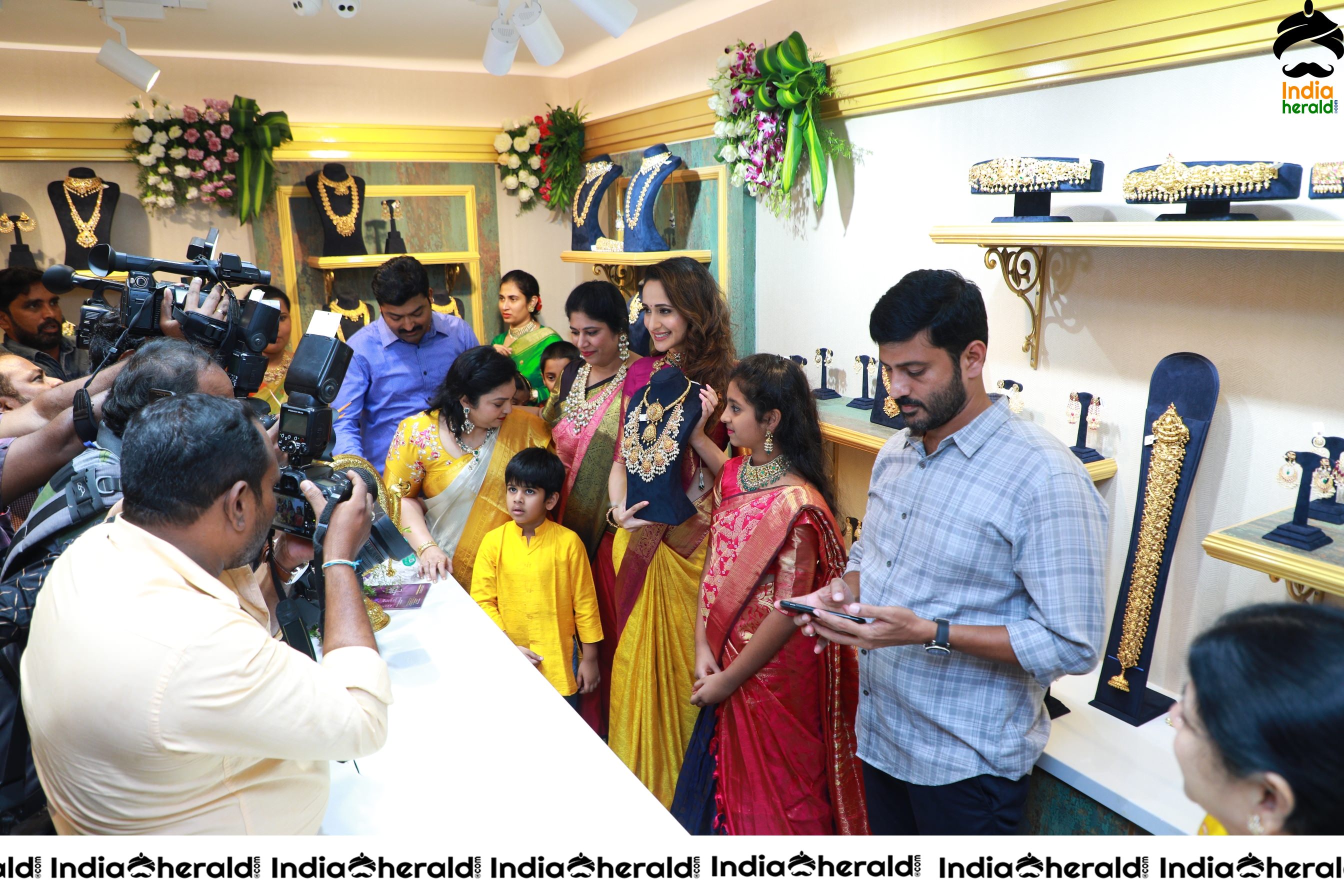 Pragya Jaiswal Takes a Look at Latest Jewellery Collection Set 1