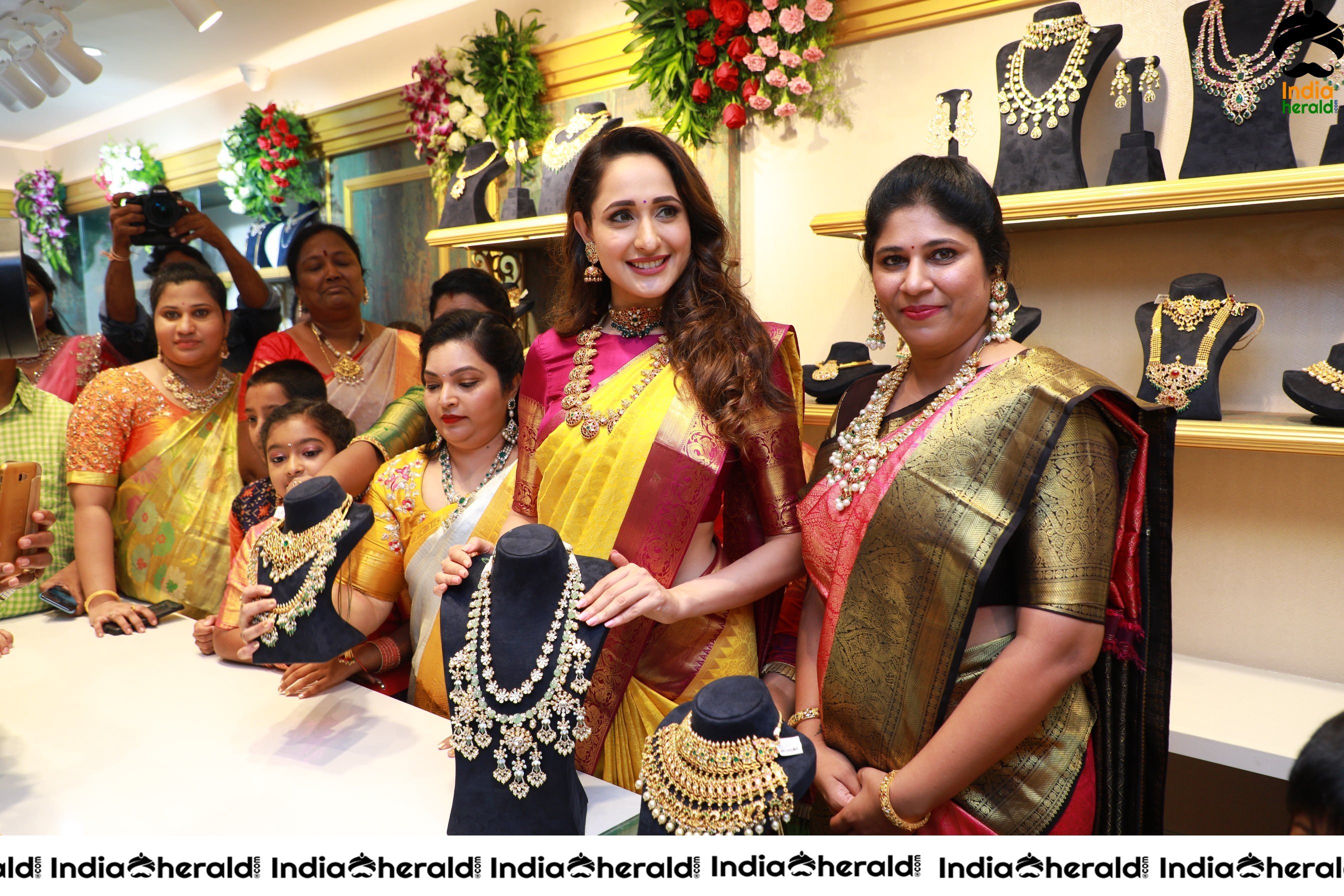 Pragya Jaiswal Takes a Look at Latest Jewellery Collection Set 1