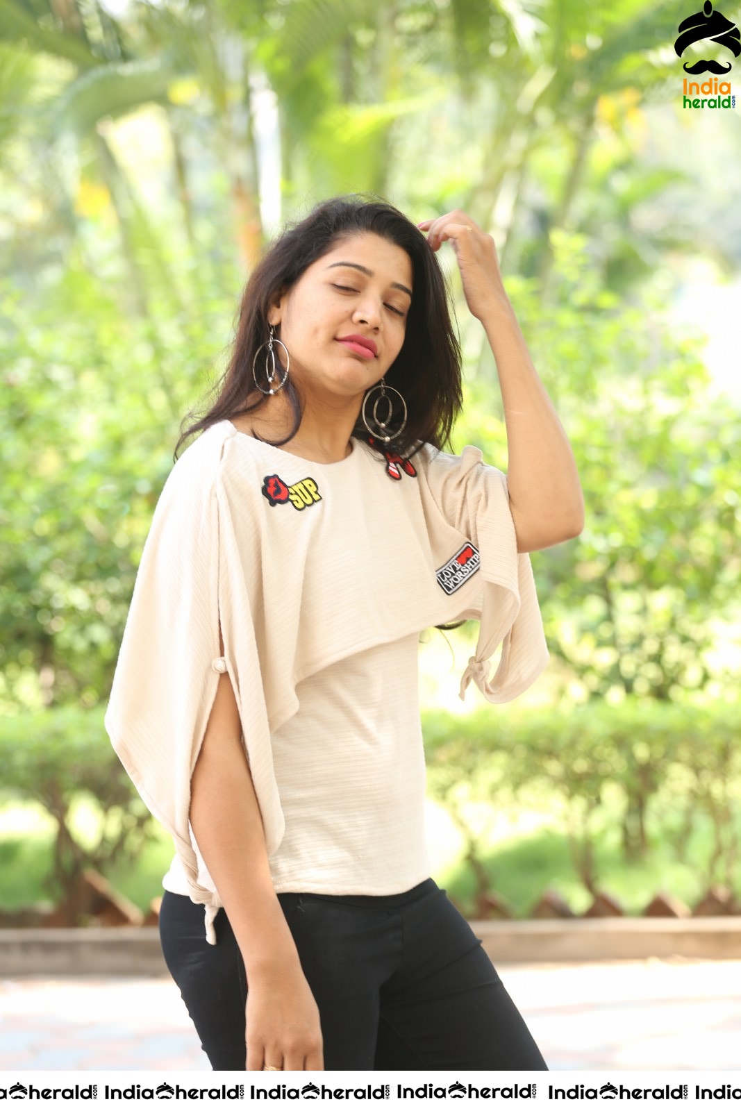 Prajapth Kiranmai falunts her cute dimple Set 1