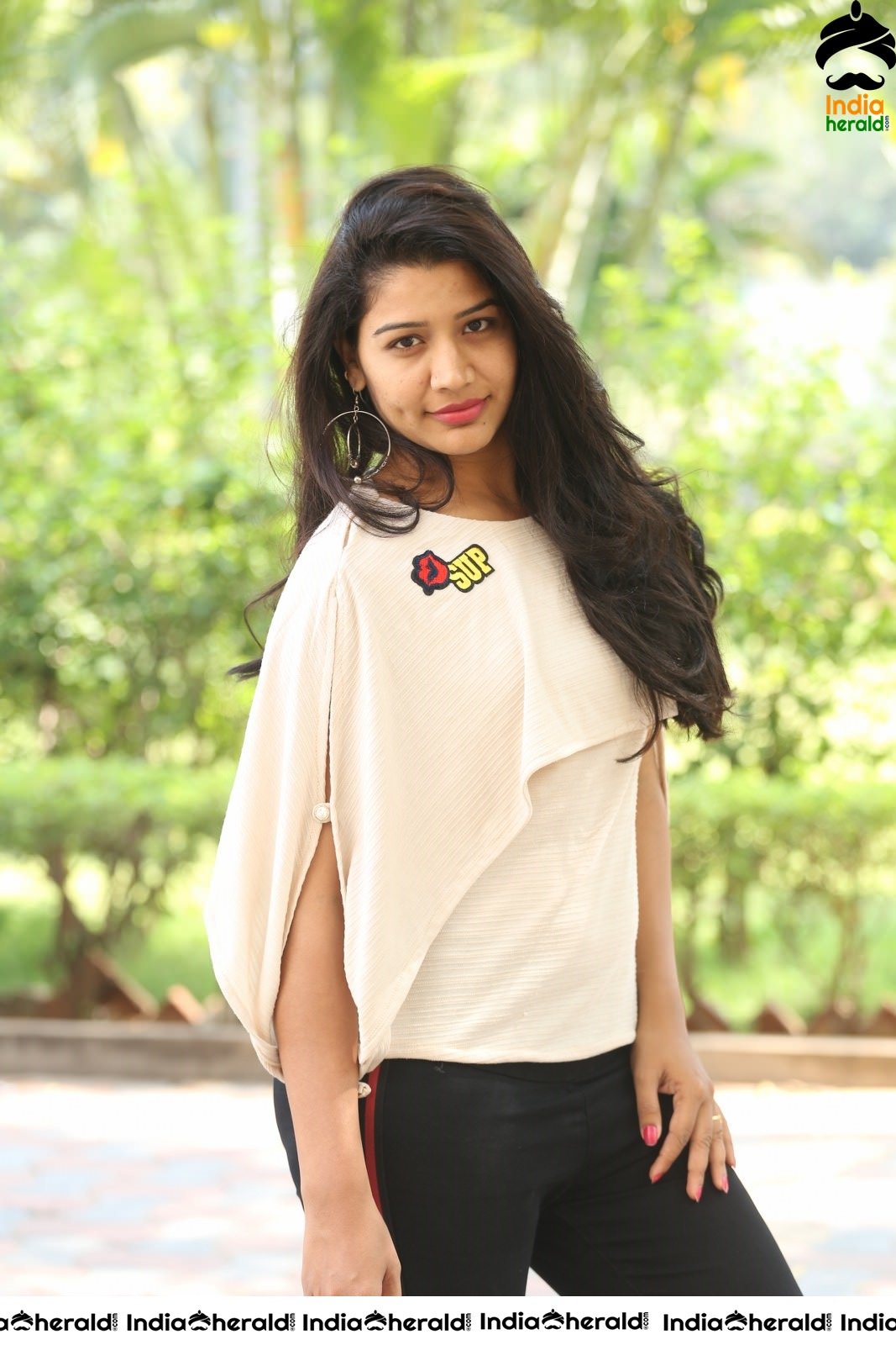 Prajapth Kiranmai falunts her cute dimple Set 1