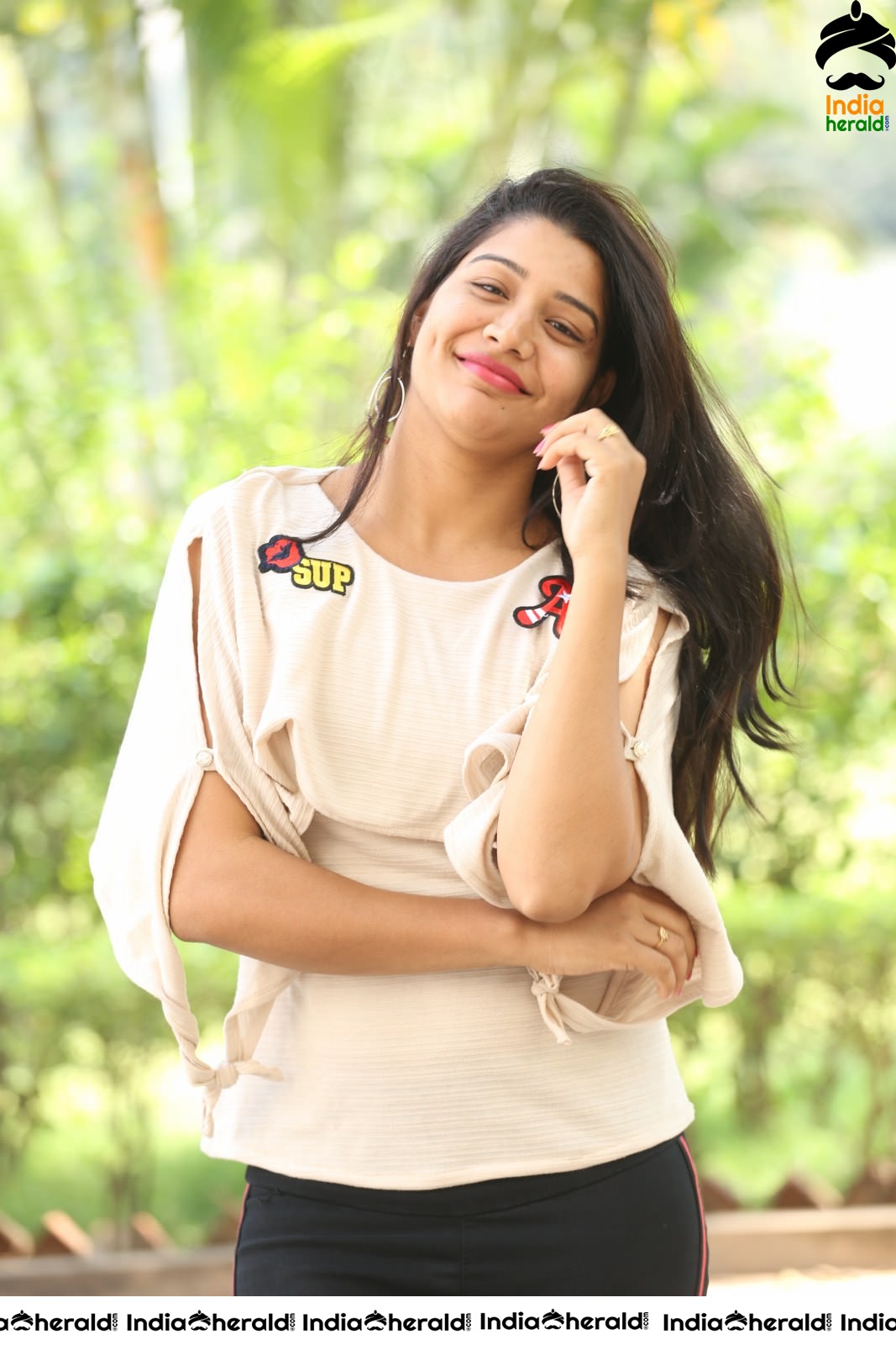 Prajapth Kiranmai falunts her cute dimple Set 2