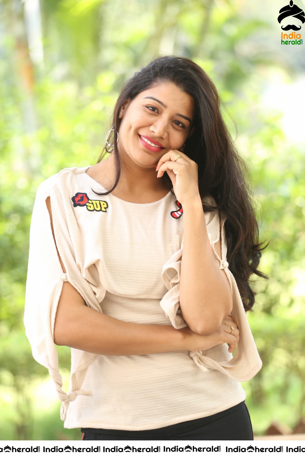 Prajapth Kiranmai falunts her cute dimple Set 2