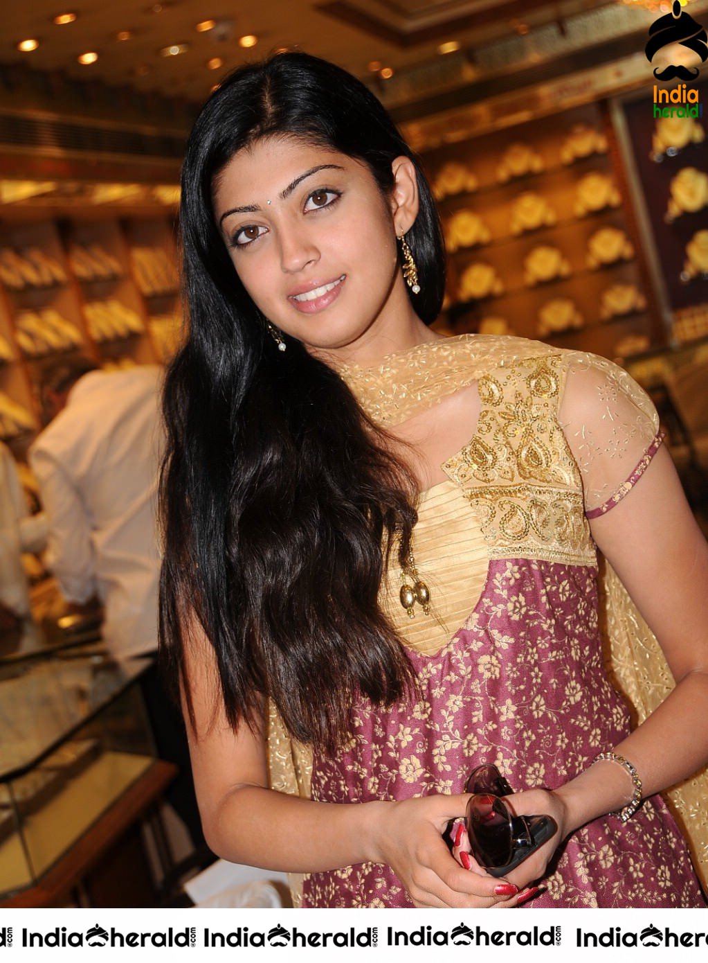 Pranitha at the Opening of new Jewellery Showroom Set 1