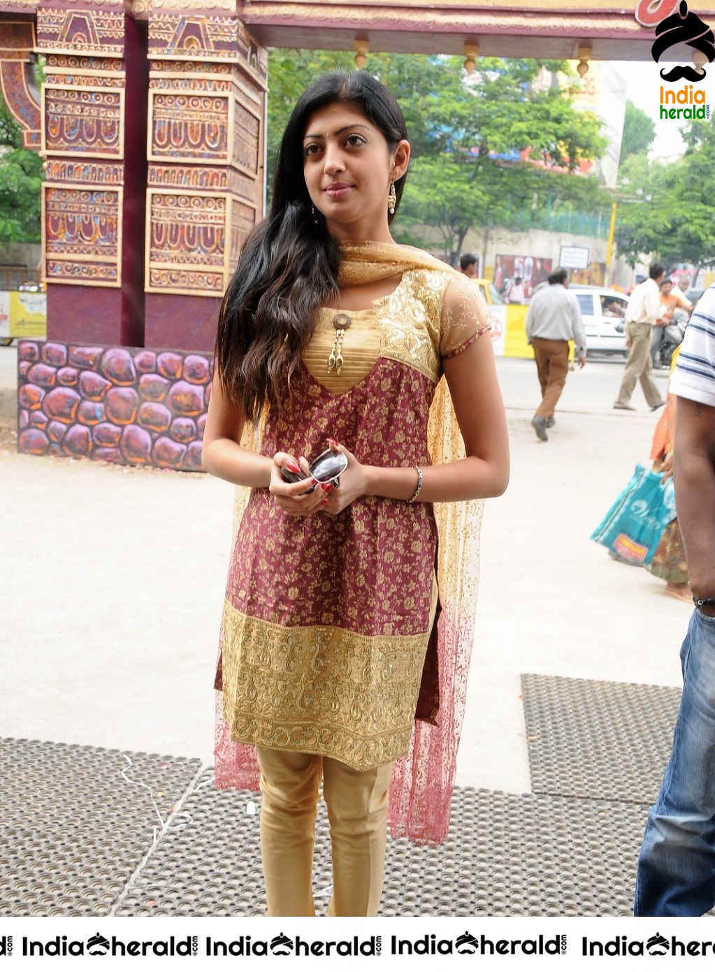 Pranitha at the Opening of new Jewellery Showroom Set 1