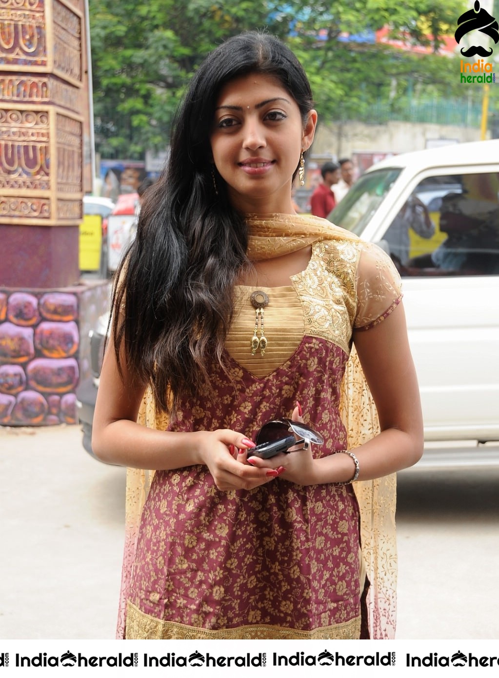 Pranitha at the Opening of new Jewellery Showroom Set 1