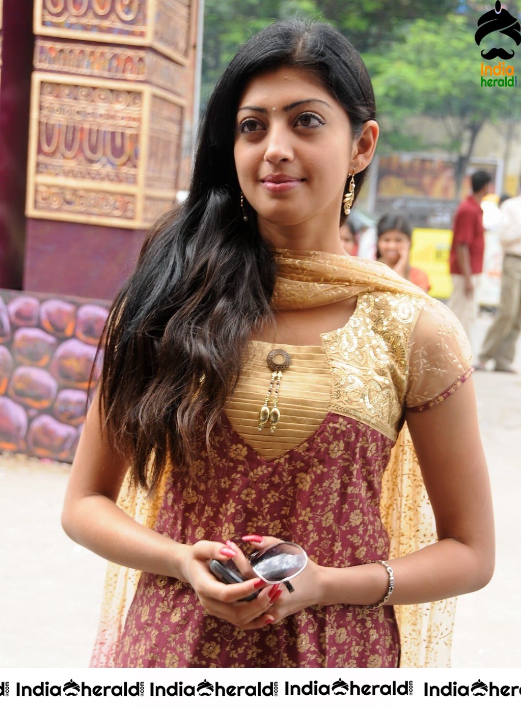 Pranitha at the Opening of new Jewellery Showroom Set 1