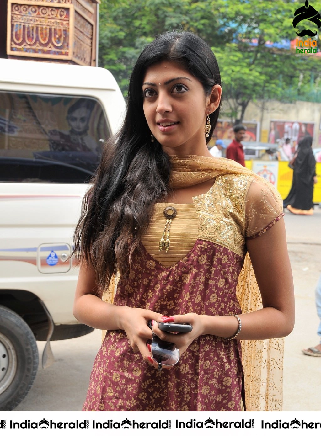 Pranitha at the Opening of new Jewellery Showroom Set 1