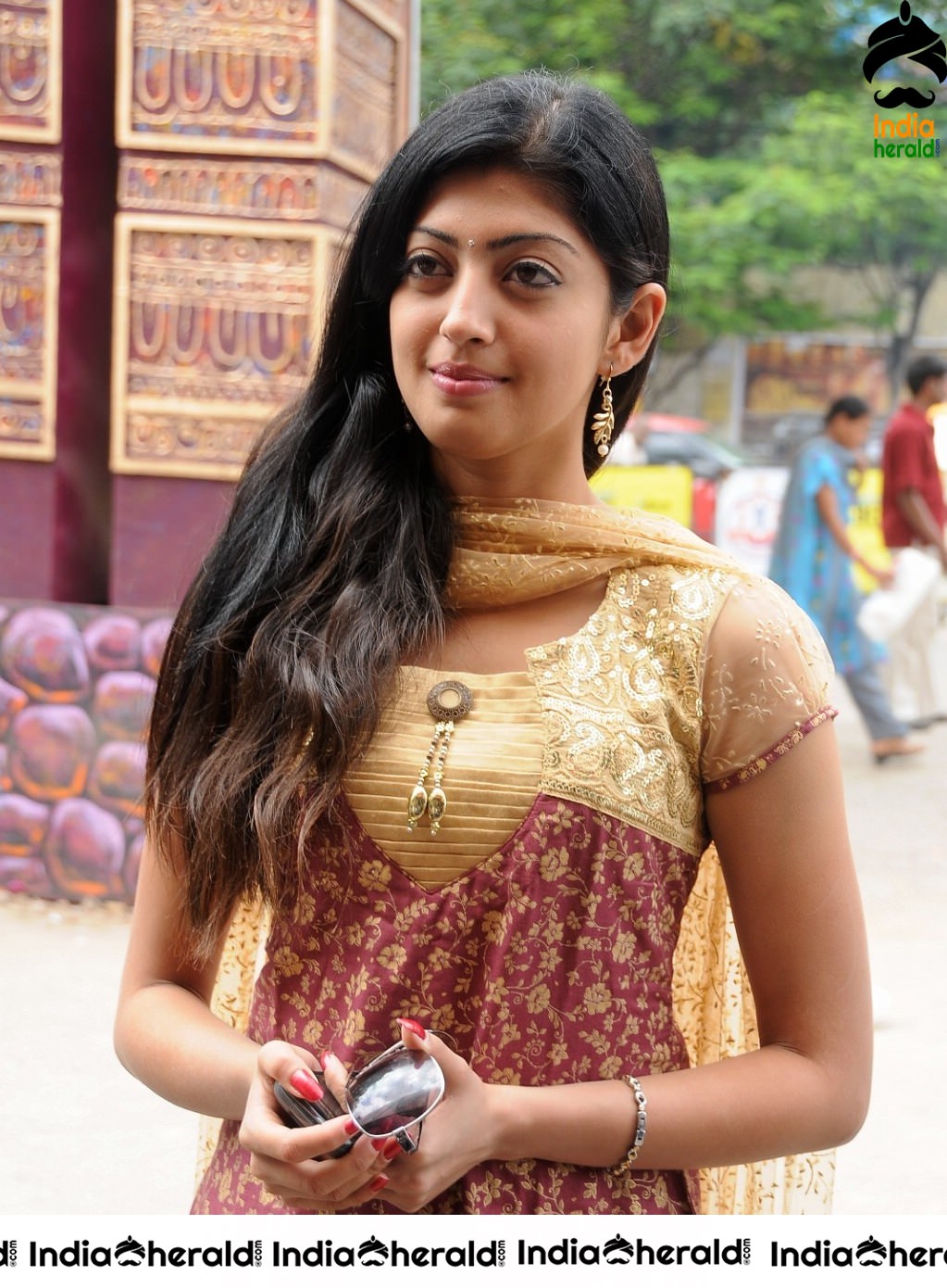 Pranitha at the Opening of new Jewellery Showroom Set 1