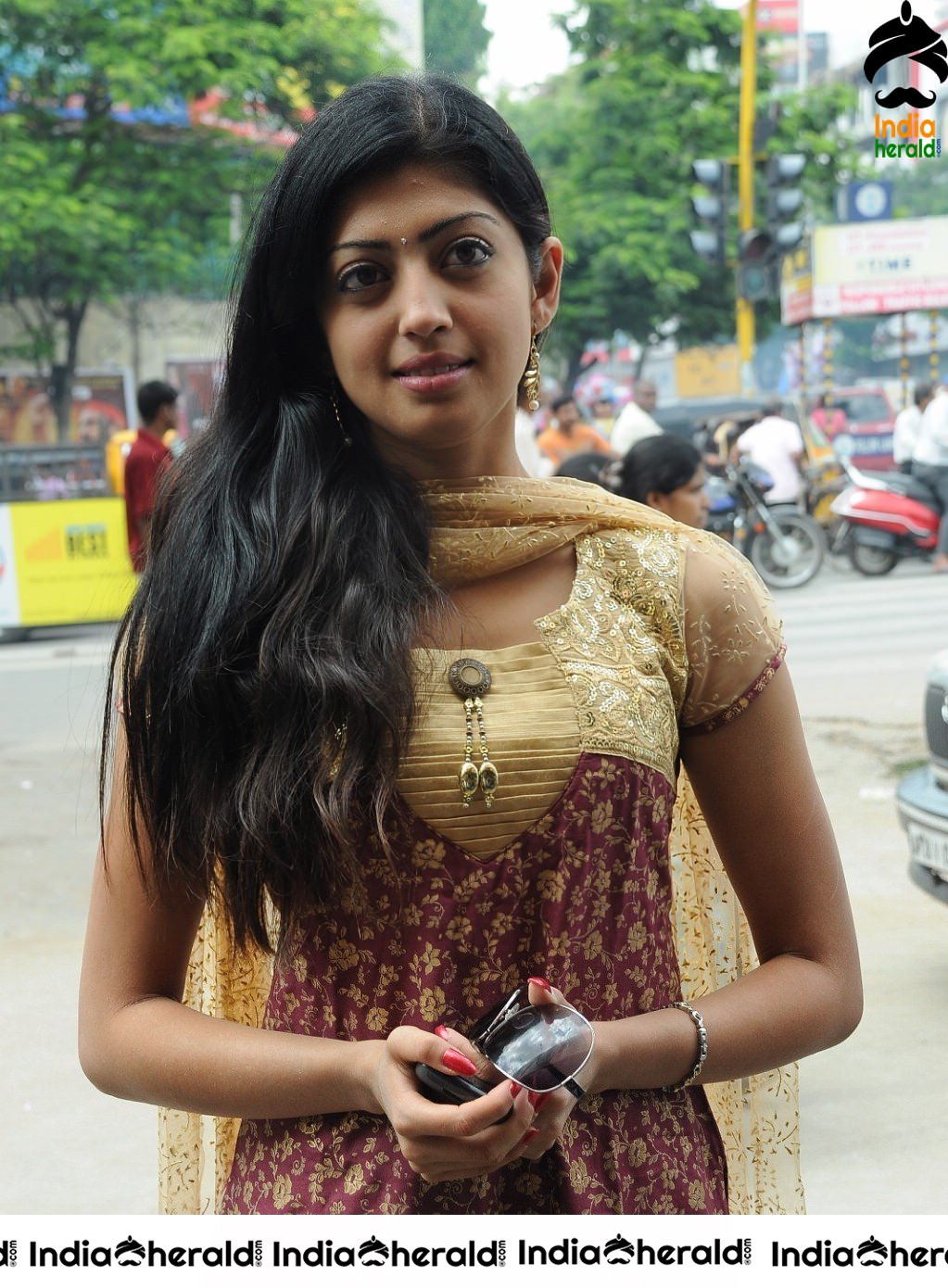 Pranitha at the Opening of new Jewellery Showroom Set 2