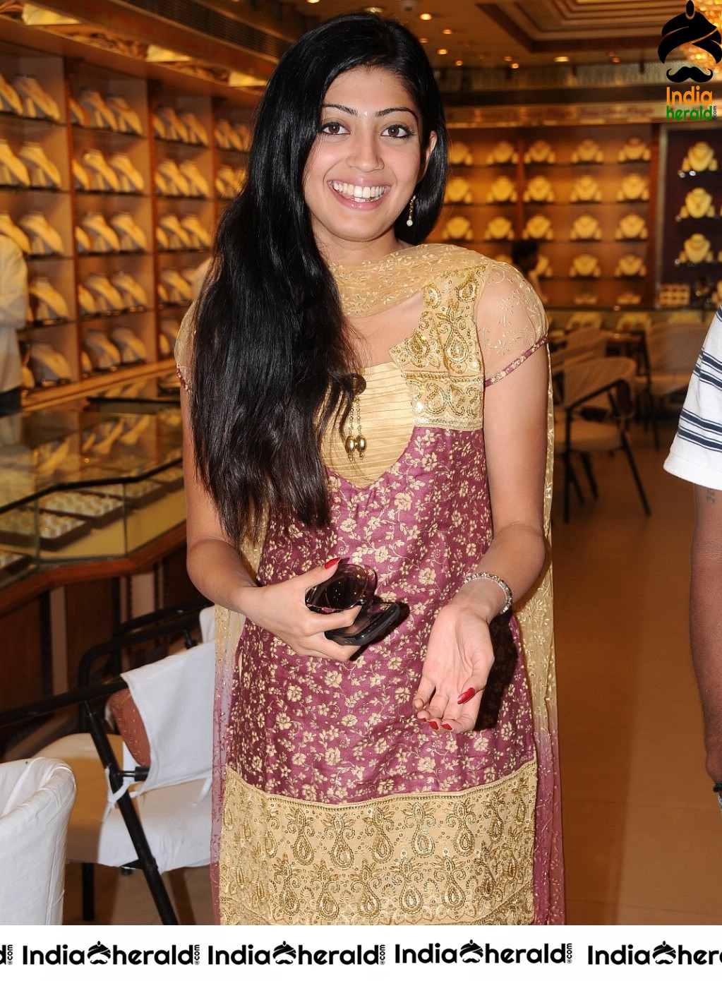 Pranitha at the Opening of new Jewellery Showroom Set 2