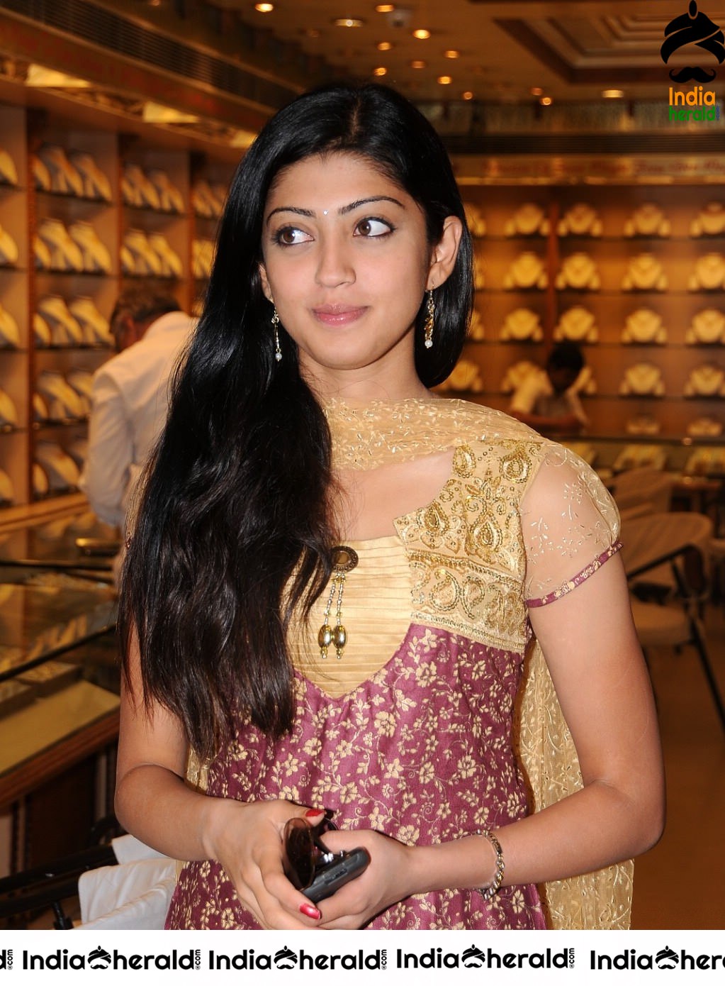 Pranitha at the Opening of new Jewellery Showroom Set 2