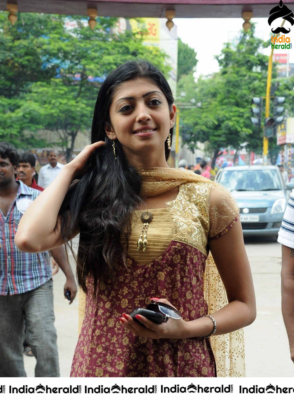 Pranitha at the Opening of new Jewellery Showroom Set 2