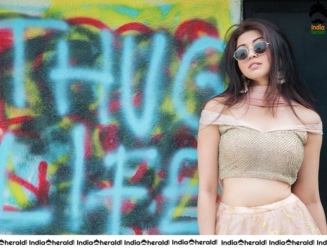 Pranitha Latest Hot and Adorable Photos Collection to blow you down Set 1