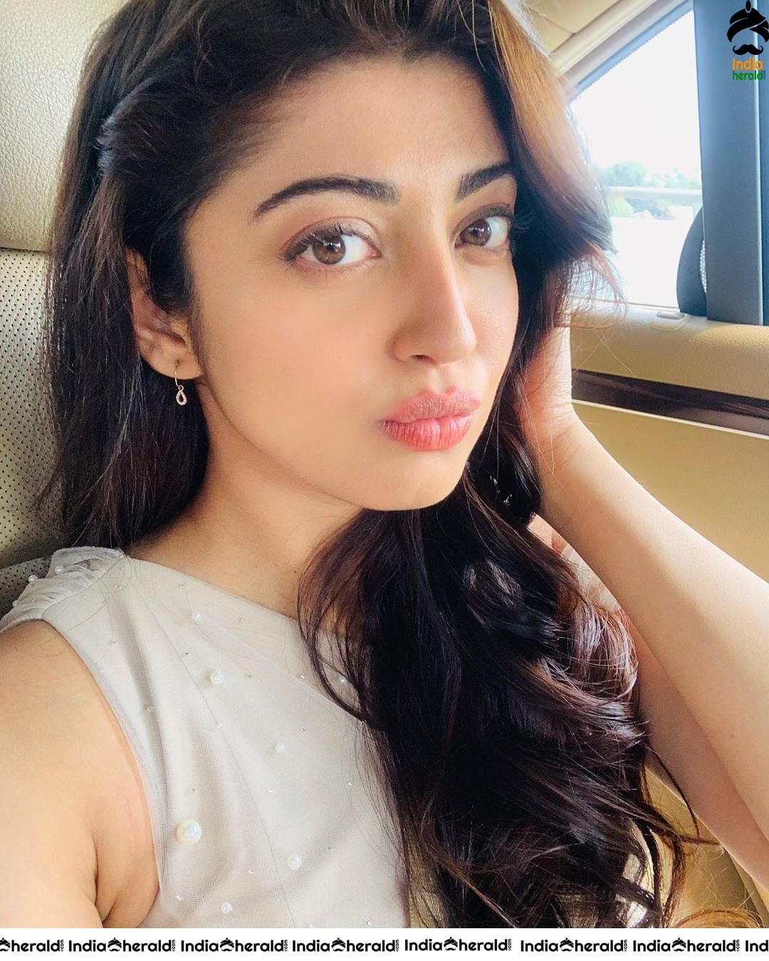 Pranitha Latest Hot and Adorable Photos Collection to blow you down Set 2