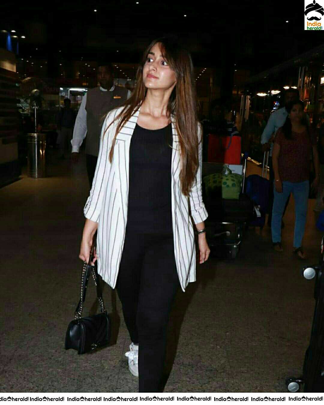 Pretty Ileana Clicked In Delhi Airport