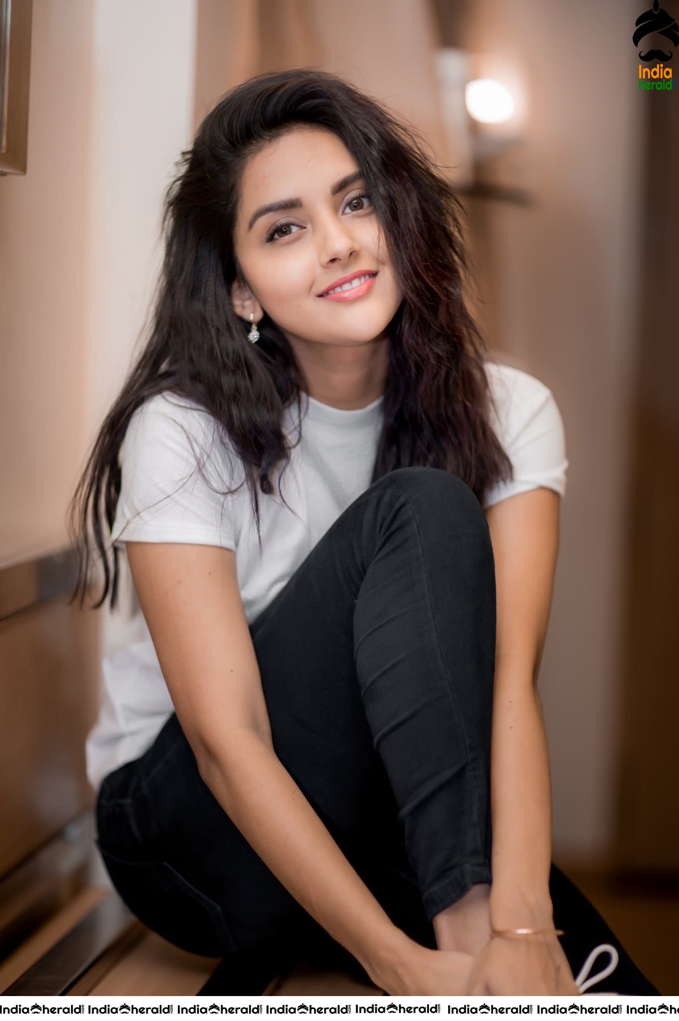 Pretty Mahima Nambiar Latest Photos Set 2