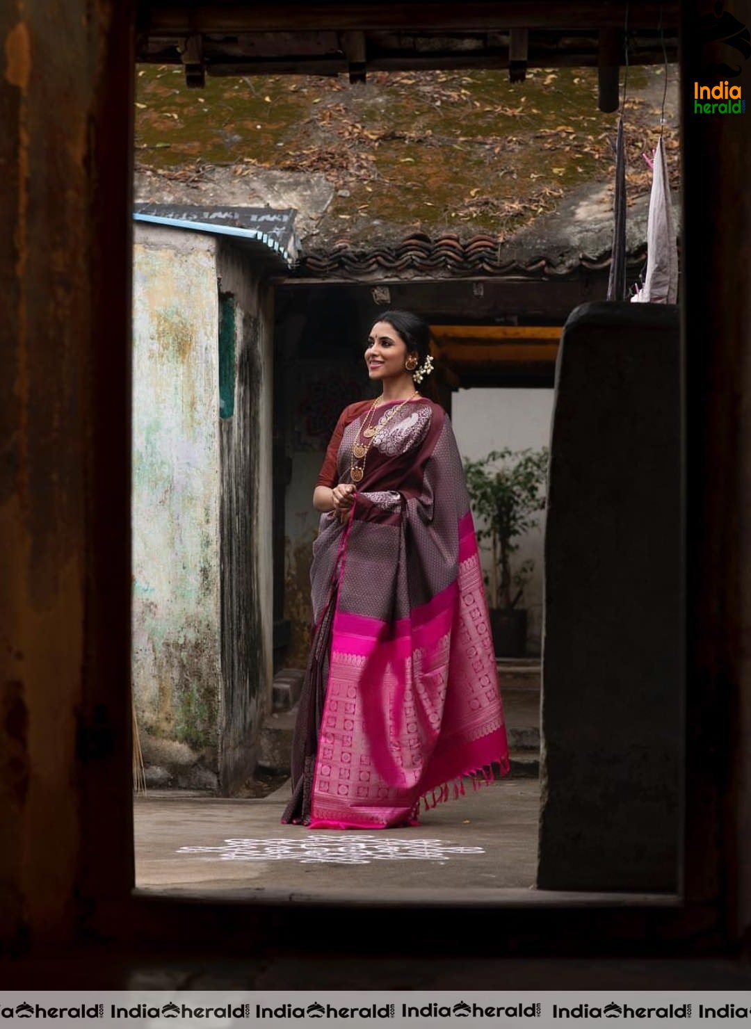 Pretty Priyanka Arul Mohan Rural and Traditional Photoshoot