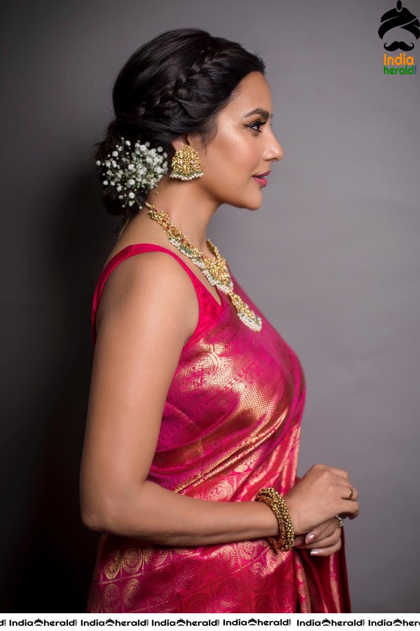 Priya Anand draped in Pink Kanchivaram Saree