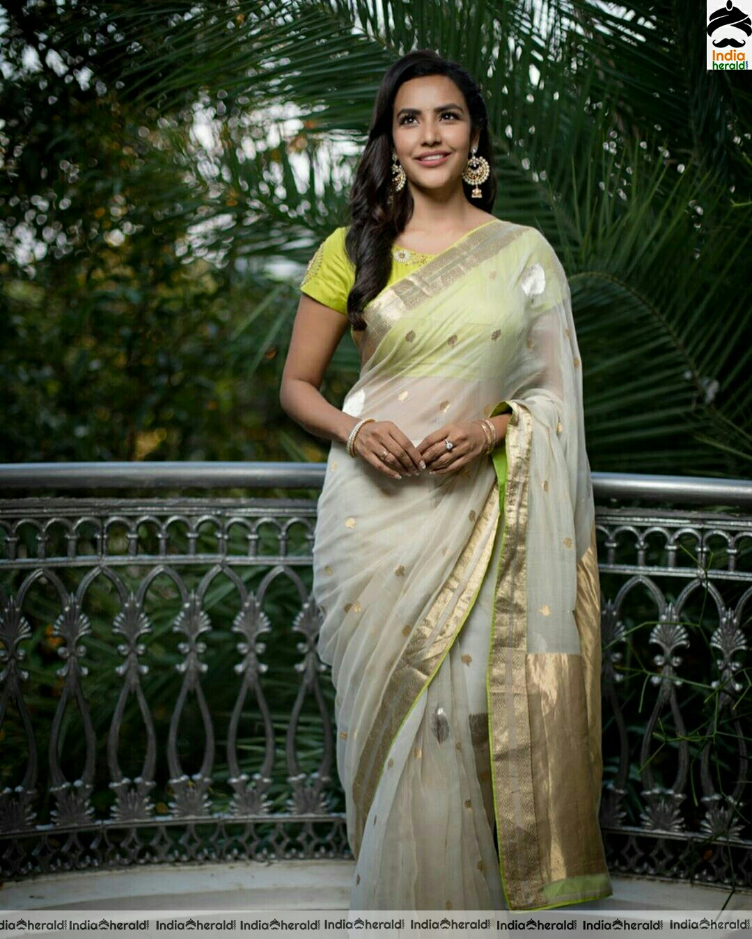 Priya Anand Hot In Green Net Saree