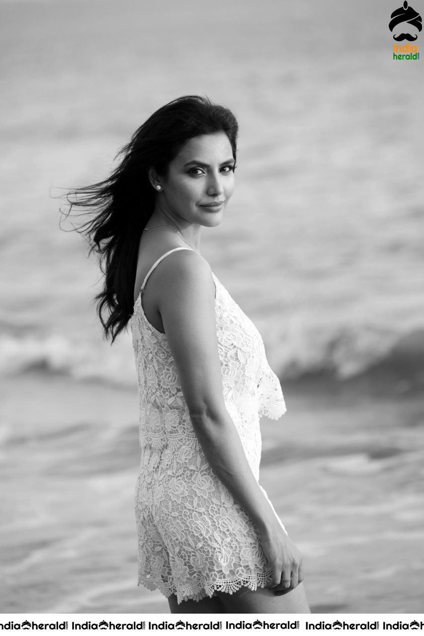 Priya Anand Hot Photos to tempt your mood