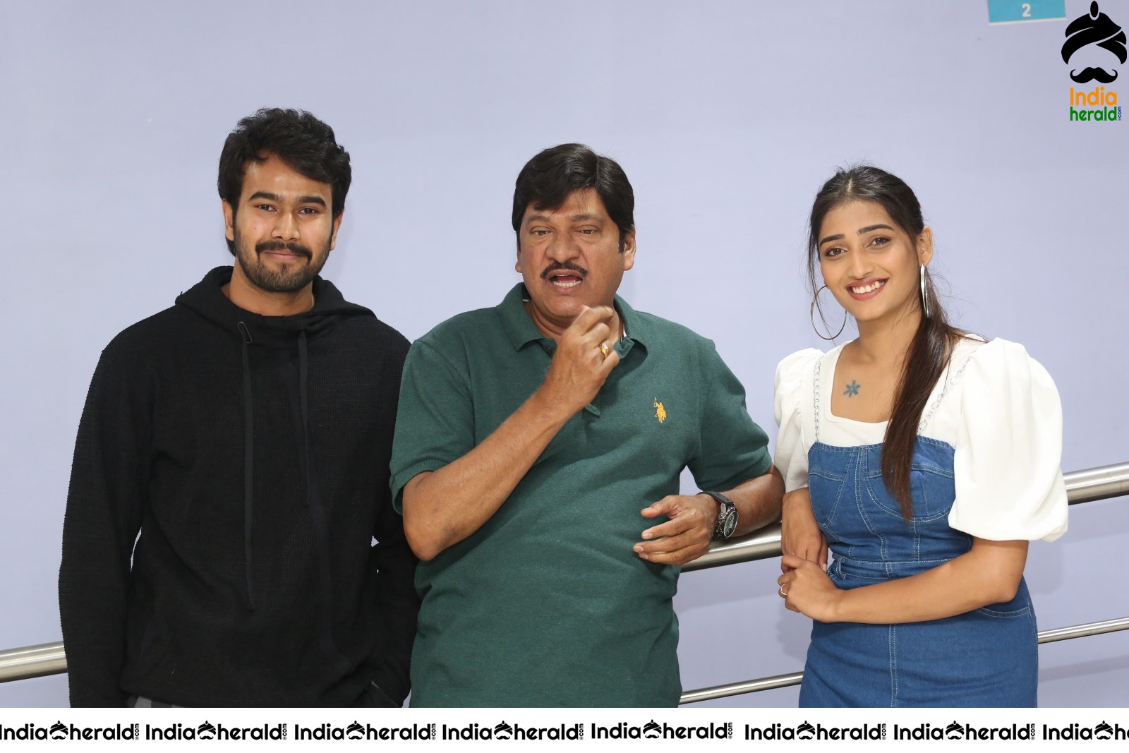 Priya Vadlamani and Rahul Vijay poses with Senior Actor Rajendra Prasad Set 1