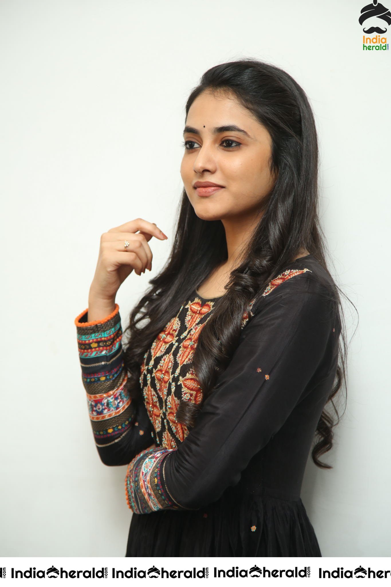 Priyanka Arul Mohan Looking So Pretty in Black Set 2