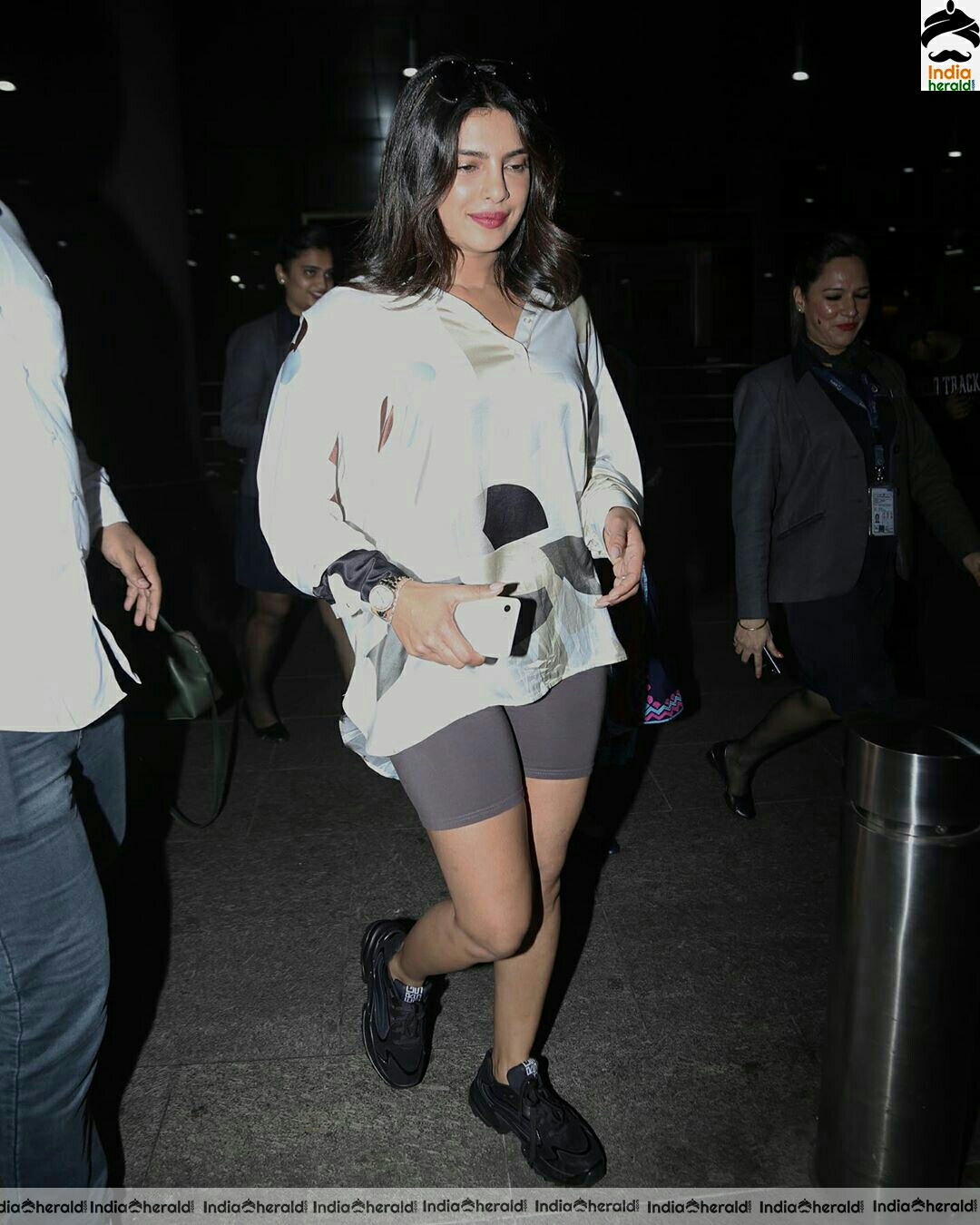 Priyanka chopra and Tiger Shroff Spotted At Mumbai Airport