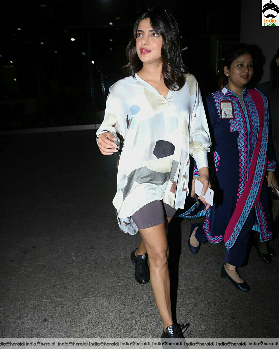 Priyanka chopra and Tiger Shroff Spotted At Mumbai Airport
