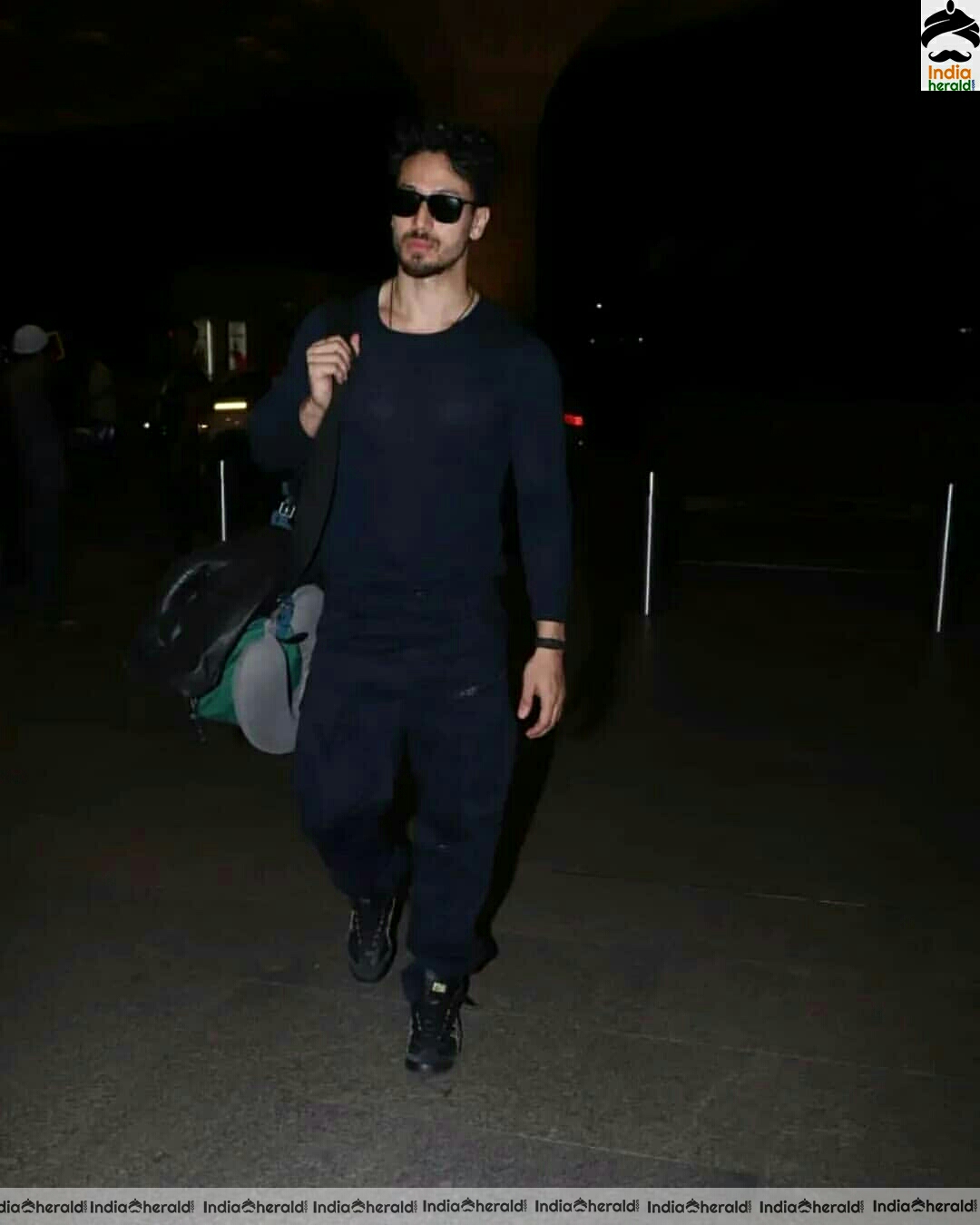 Priyanka chopra and Tiger Shroff Spotted At Mumbai Airport