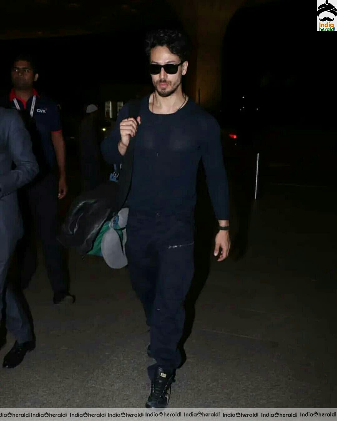 Priyanka chopra and Tiger Shroff Spotted At Mumbai Airport