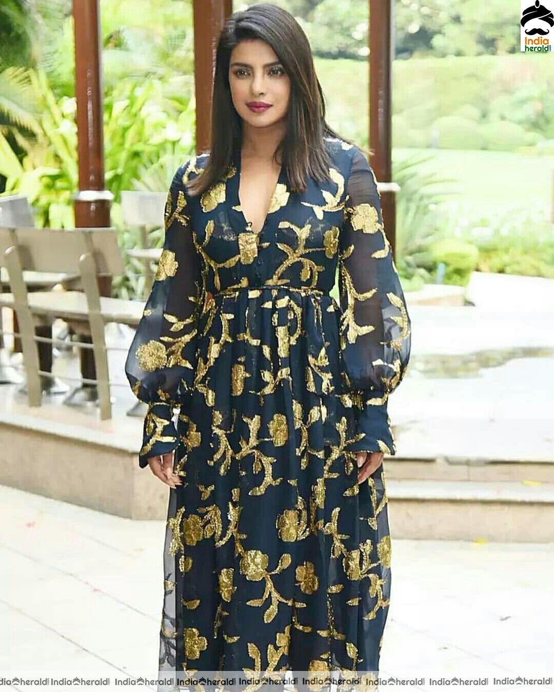 Priyanka Chopra Hot Cleavage Show During A Programme Set 1