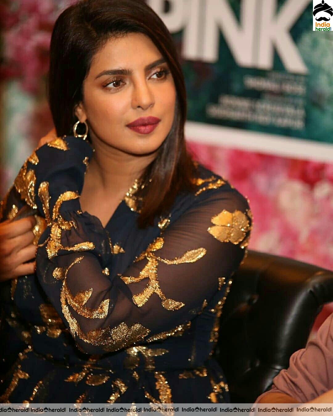 Priyanka Chopra Hot Cleavage Show During A Programme Set 1