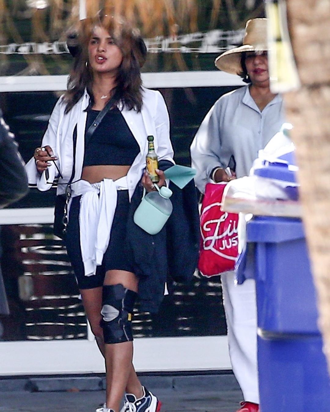 Priyanka Chopra Oozing Sex Appeal At Airport Set 1