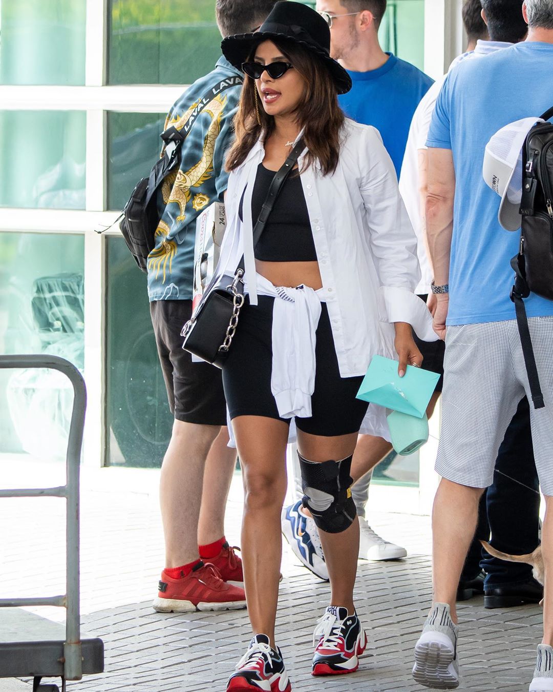 Priyanka Chopra Oozing Sex Appeal At Airport Set 1