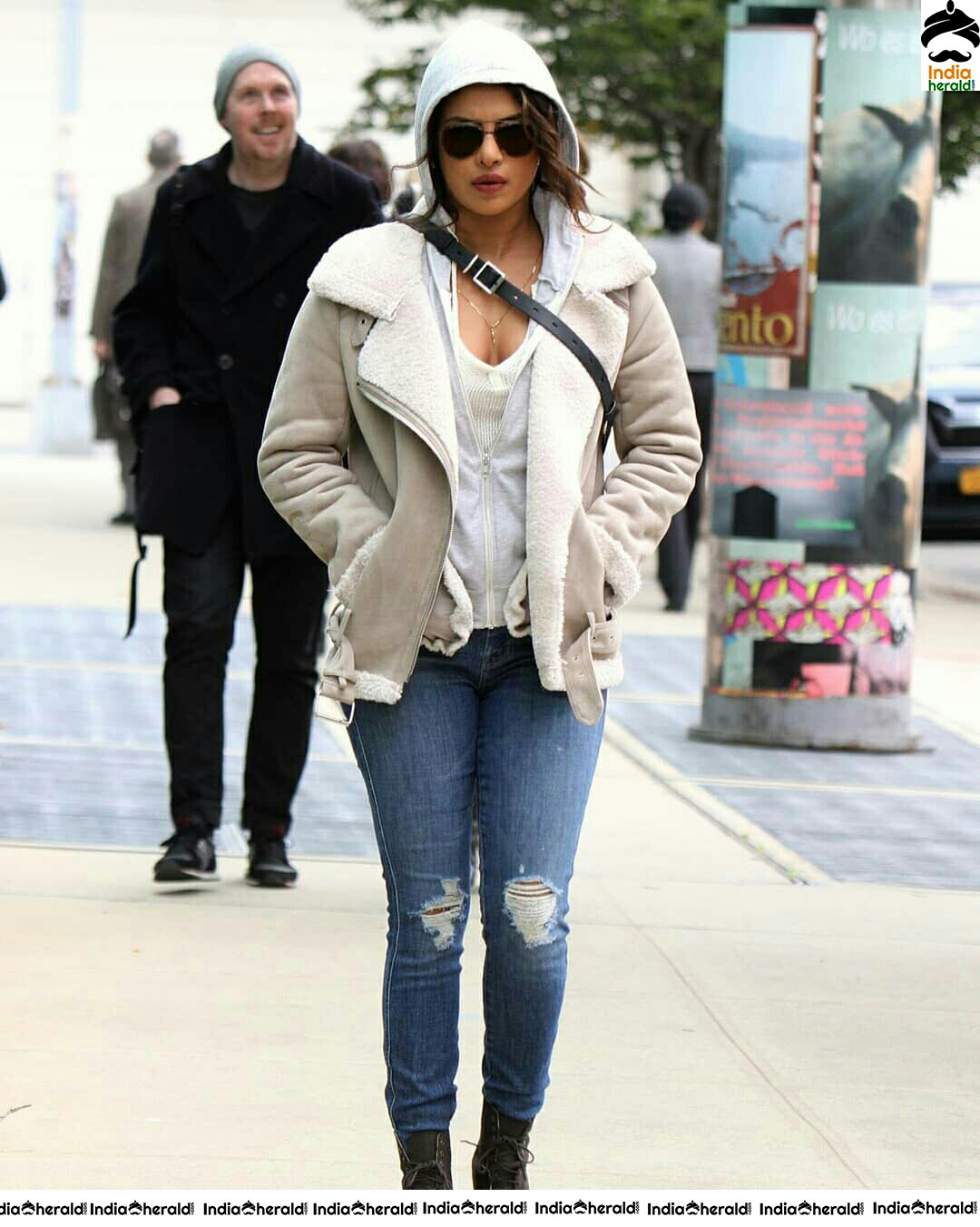 Priyanka Chopra Shooting Some One While Shooting At LA
