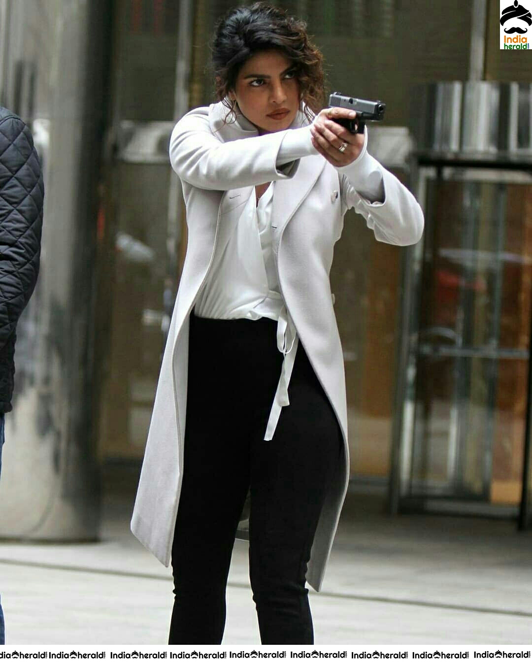 Priyanka Chopra Shooting Some One While Shooting At LA