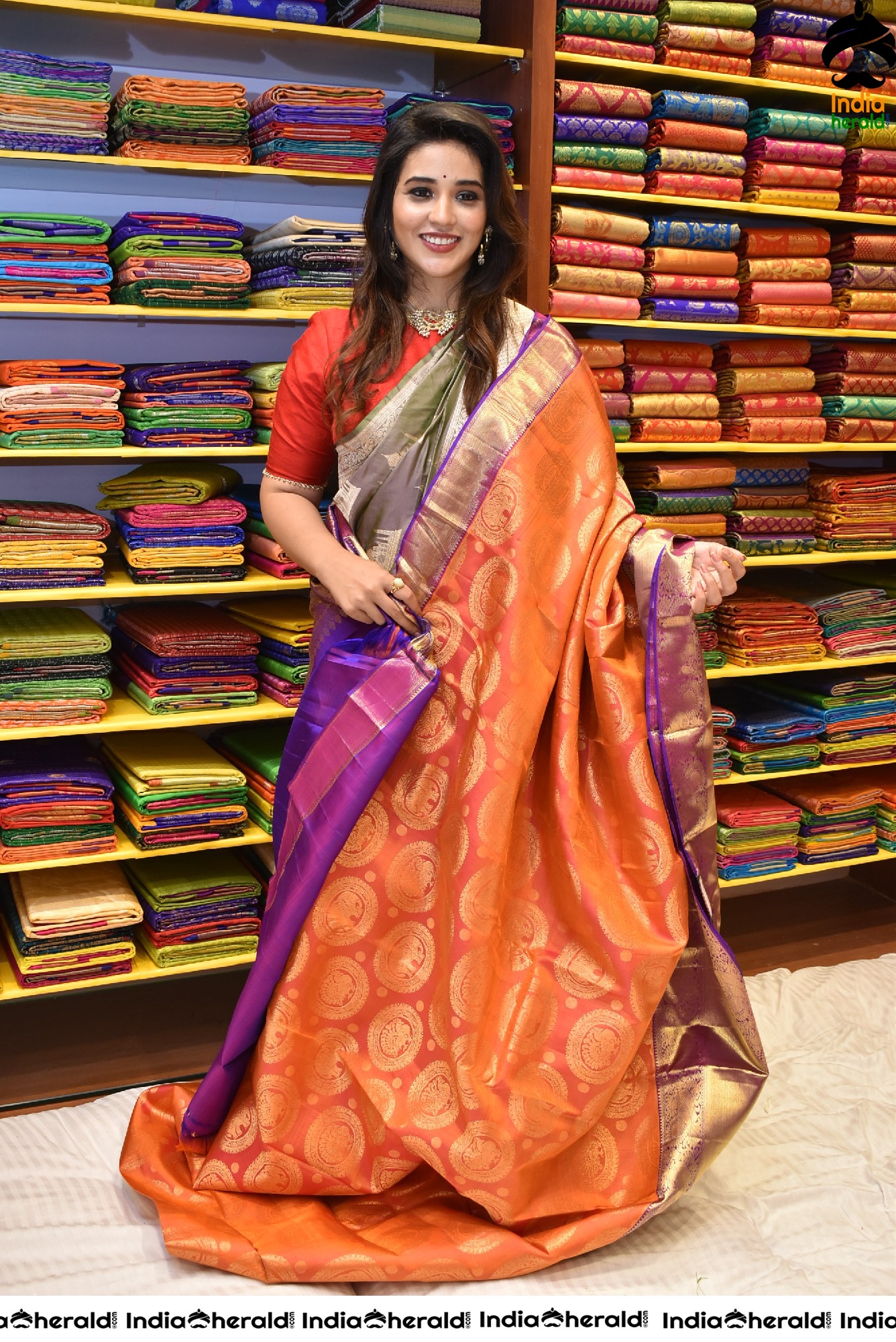 Priyanka Jawalkar inaugurated Kanchipuram GRT Silks at Dilsukhnagar Set 2