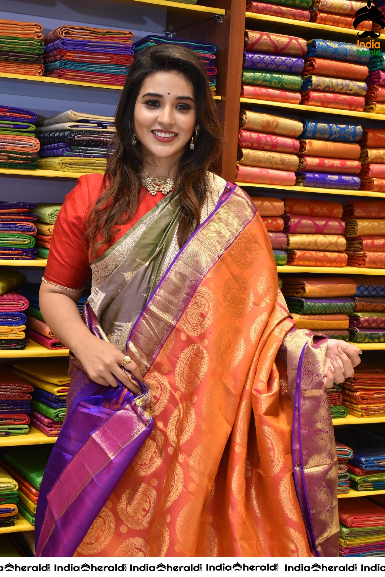 Priyanka Jawalkar inaugurated Kanchipuram GRT Silks at Dilsukhnagar Set 2